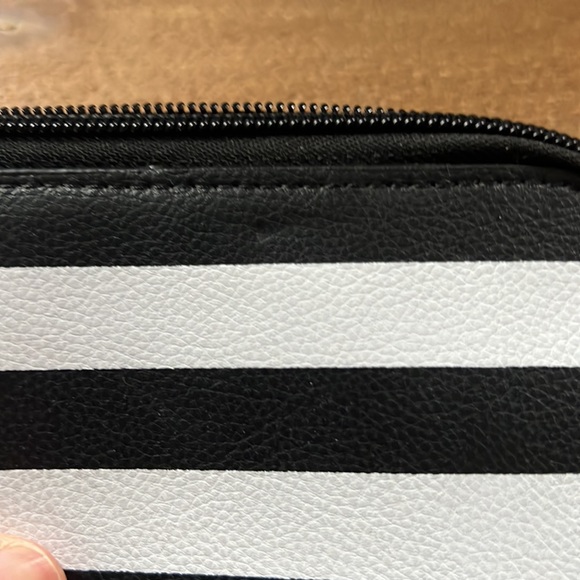 MOVING SALE! Sephora card case - Picture 4 of 4